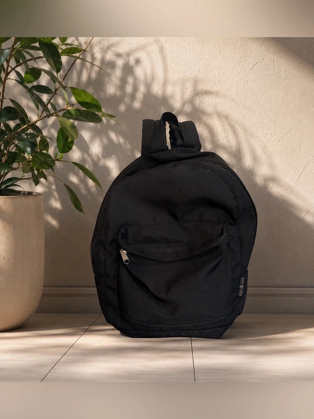 Black basic backpack - Picture 2 of 6